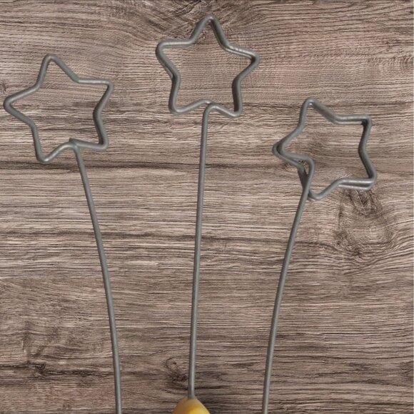 Hallmark Disney Mickey & Friends Star Shaped Photo Holder With Metal Star Clips - Picture 3 of 4